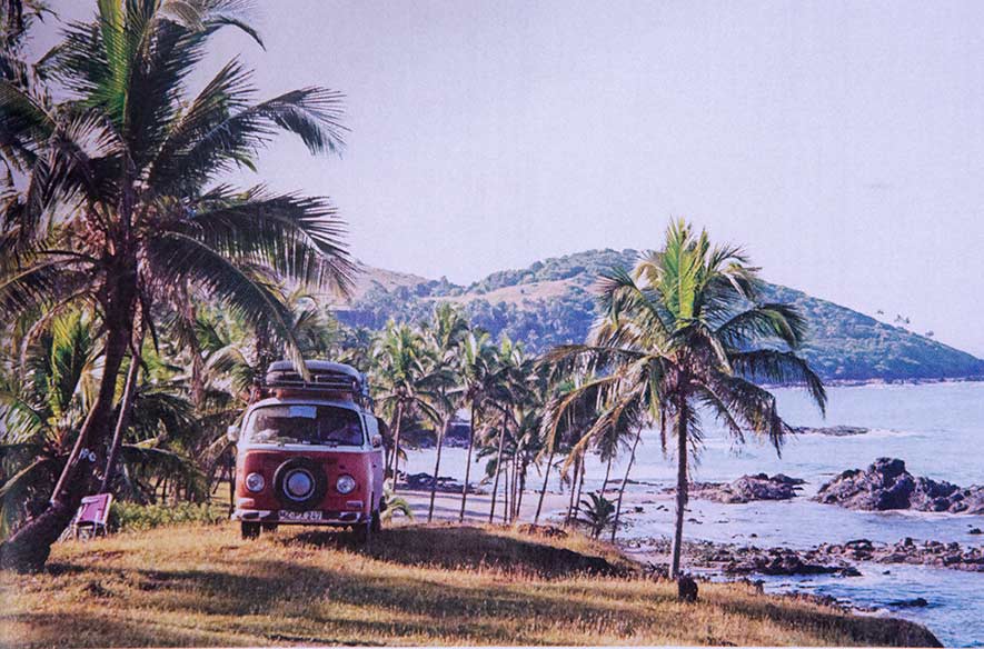 Mehr als 8000km Anfahrt zum Calangute Strand in Goa hat der VW Bus T2a schon geschafft.